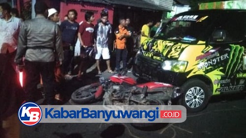 Belok Mendadak Mobil Grandmax Tabrak Pemotor Hingga Alami Luka Serius Portal Kabar Seputar 8427