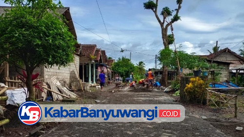 Pavingisasi Tiga Titik di Desa Pesanggaran Dibiayai PT BSI