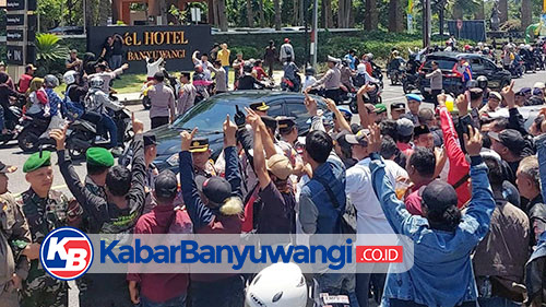 https://kabarbanyuwangi.co.id/asset/foto_berita/Aksi_demo_rakap.jpg