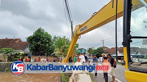 Debit Air Sungai Meningkat, Banyuwangi Siagakan Alat Berat dan Pantau Pintu Air