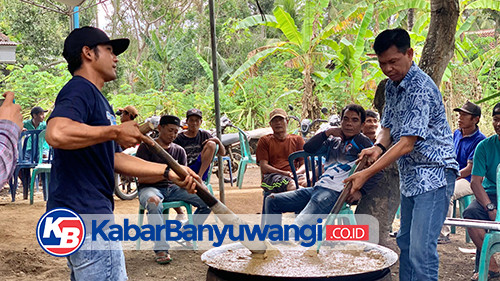 Cawabup Banyuwangi Ali Ruchi Hadiri Hajatan Ikut Ngaduk Jenang Bersama Warga