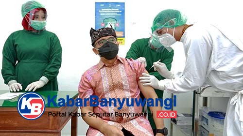 Vaksinasi Covid-19 Dosis Dua Digeber, Bupati Anas: Tak Ada Efek Samping