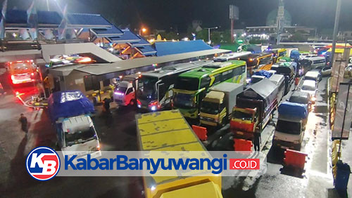https://kabarbanyuwangi.co.id/asset/foto_berita/Antre_Ketapang_Senin_malam.jpg