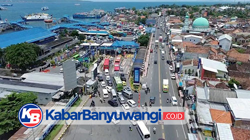 https://kabarbanyuwangi.co.id/asset/foto_berita/Antren_ketapang_hingga_jalan_raya.jpg