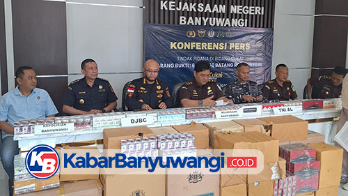 Pengiriman 6,5 Juta Batang Rokok Ilegal Senilai 10 Miliar Digagalkan di Banyuwangi