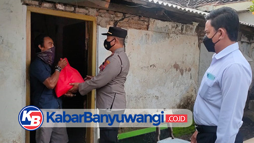 Polisi Bagikan Paket Sembako Ringankan Beban Masyarakat Terdampak Kenaikan BBM