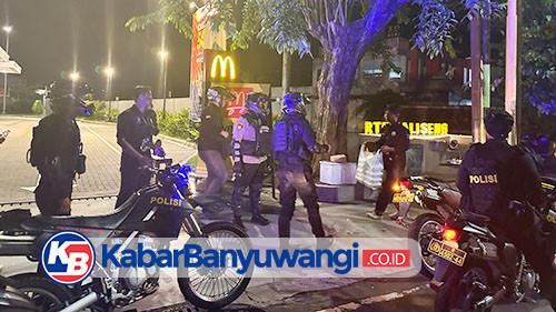 Tim Patroli Perintis Presisi Polresta Banyuwangi Sahur On The Road Bersama Mahasiswa