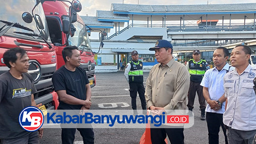https://kabarbanyuwangi.co.id/asset/foto_berita/Bambang_sidak_pelabuhan.jpg
