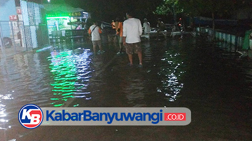 Banjir Rob Landa Kawasan Kuliner Plengsengan Kampung Mandar