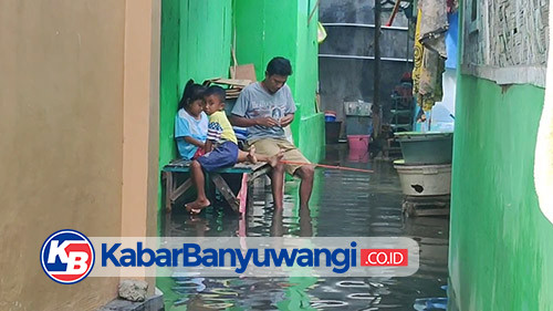 Warga Kampung Mandar Banyuwangi Merana: Tiga Hari Banjir Rob Belum Surut Ganggu Aktivitas