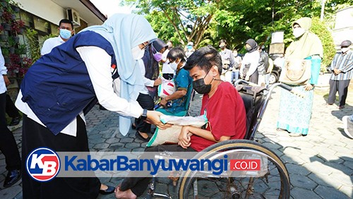 Banyuwangi Salurkan 3.000 Bansos Beras ke Warga Tak Terdaftar DTKS