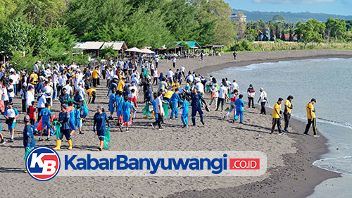 https://kabarbanyuwangi.co.id/asset/foto_berita/Bersihkan_Sampah_di_Pantai_Seranite.jpg