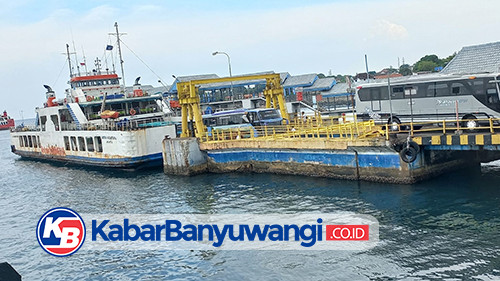 https://kabarbanyuwangi.co.id/asset/foto_berita/Bongkar_muat_di_dermaga1.jpg