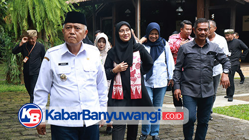 https://kabarbanyuwangi.co.id/asset/foto_berita/Bupati_Ipuk_dan_bupati_Sanusi.jpg
