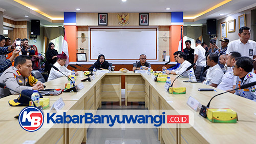 https://kabarbanyuwangi.co.id/asset/foto_berita/Bupati_rakor_di_ASDP.jpg