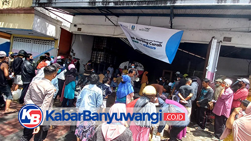 Operasi Pasar Minyak Goreng Murah DPC PKB Banyuwangi Diserbu Warga