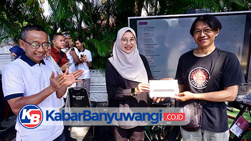 https://kabarbanyuwangi.co.id/asset/foto_berita/Dapat_hadiah_dari_Ipuk.jpg