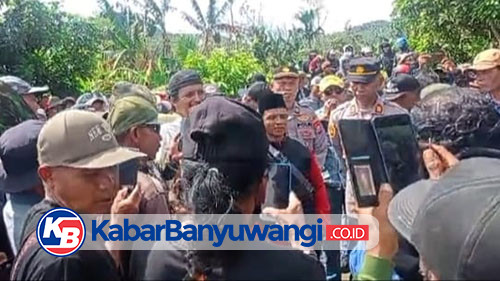 Ratusan Warga Sekitar Gunung Tumpang Pitu Pesanggaran Gelar Aksi Tolak Tambang di Petak 56