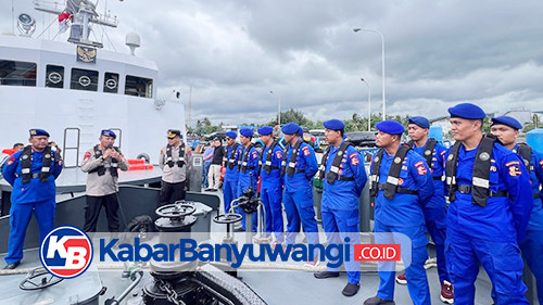 Dirpolairud Polda Jatim dan Kapolresta Banyuwangi Pimpin Pencarian Lanjutan Korban Kapal Tenggelam di Selat Bali