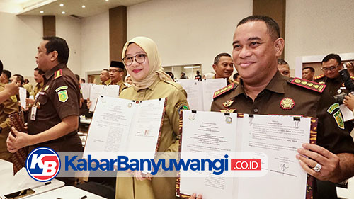 Dukung Penegakan Hukum Humanis, Bupati Ipuk Tandatangani PKS Pelaksanaan Pidana Kerja Sosial