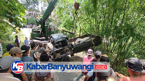 Tak Kuat Nanjak, Mobil Pikap Mitsubishi L300 Terjun ke Jurang Tewaskan Balita