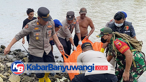 https://kabarbanyuwangi.co.id/asset/foto_berita/Evakuasi_mayat_laki_di_pantai_pondok_nongko.jpg