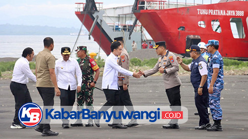 https://kabarbanyuwangi.co.id/asset/foto_berita/Gibran_tinjau_pelabuhan.jpg