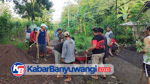 https://kabarbanyuwangi.co.id/asset/foto_berita/Gotong_royong_perbaiakn_jalan_rusak.jpg