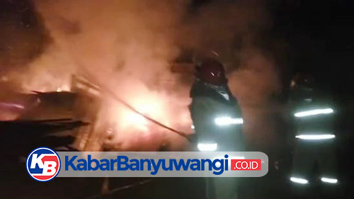 Gudang Kayu Bekas di Banyuwangi Ludes Terbakar, Polisi Lakukan Penyelidikan