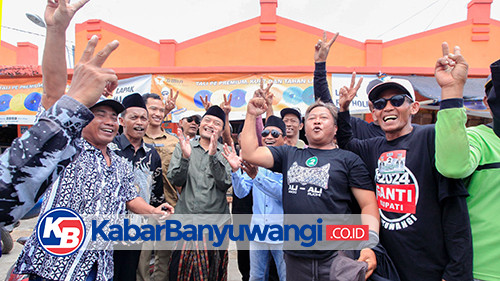 https://kabarbanyuwangi.co.id/asset/foto_berita/Gus_makki_bersama_warga_Muncar.jpg