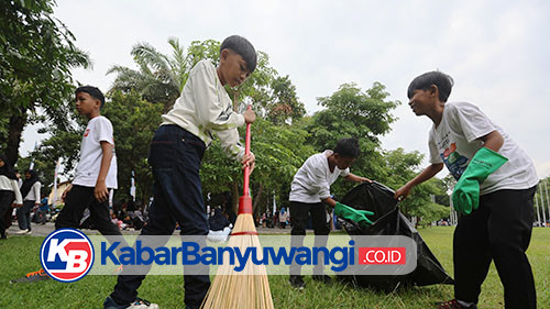 Peringati HPSN 2025, Banyuwangi Gelar Aksi Bersih dan Pilah Sampah di RTH Taman Blambangan