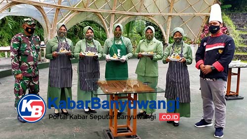 Seluruh Istri TNI-AD Kodim 0825 Banyuwangi Ikuti Kelas Masak Sushi Geprek