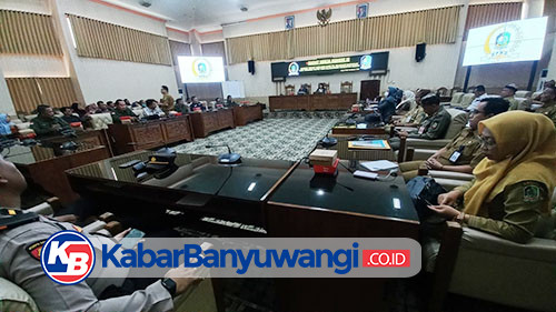 https://kabarbanyuwangi.co.id/asset/foto_berita/Hearing_PKL_Widuri.jpg