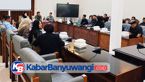 https://kabarbanyuwangi.co.id/asset/foto_berita/Hearing_soal_TPS3R_Sobo.jpg