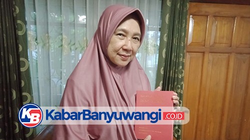 Kamus Bahasa Using Hibah dari Emilia Contessa, Disambut Suka Cita Guru Bahasa Using