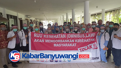 Kompak! IDI Banyuwangi Demo Tolak RUU Kesehatan Omnibus Law