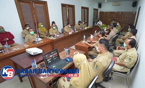 Anas Keliling Dinas, Cek Kesiapan Bansos Warga hingga Perbaikan Perizinan