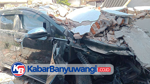 https://kabarbanyuwangi.co.id/asset/foto_berita/Innova_tabrak_ruko.jpg