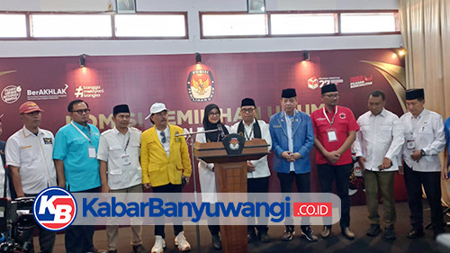 Pasangan Ipuk-Mujiono Daftar ke KPU Banyuwangi Diantar 16 Parpol dan Ribuan Pendukung