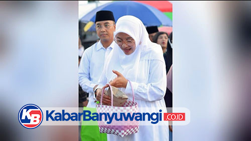 Bawa Tas Belanja di Pasar Takjil Banyuwangi, Bupati Ipuk Kampanyekan Diet Kantong Plastik