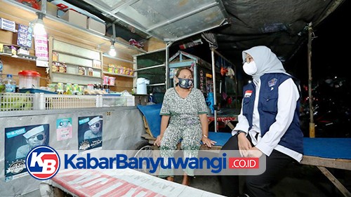 PPKM Diperpanjang, Bupati Kembali Bagikan Uang Rp300.000 Per PKL dan Warung Kecil