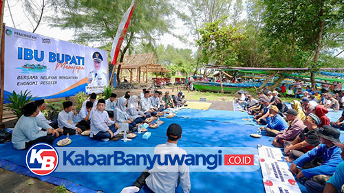 https://kabarbanyuwangi.co.id/asset/foto_berita/Ipuk_bincang_dengan_nelayan.jpg