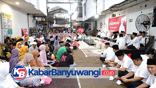 Buka Puasa Bareng Warga Pasar Genteng, Bupati Ipuk Fiestiandani: Pejuang Ekonomi