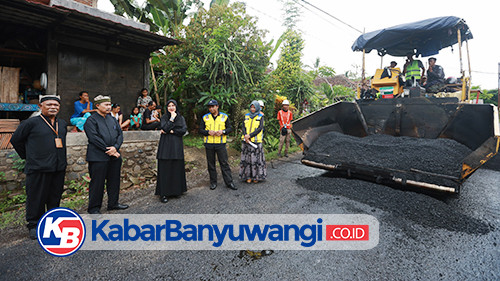 https://kabarbanyuwangi.co.id/asset/foto_berita/Ipuk_cek_pembangunan_jalan.jpg