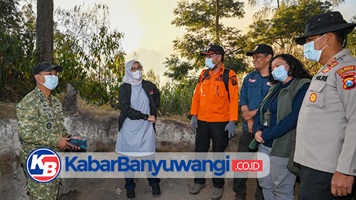 Pantau Langsung Kebakaran Kawah Ijen, Bupati Ipuk Ajukan Helikopter Water Bombing