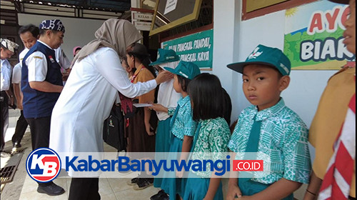 Bupati Ipuk Kembali Geber Uang Saku Tiap Hari untuk Pelajar Kurang Mampu