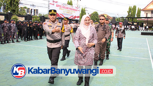 Selama Nataru 800 Personel Dikerahkan, Bupati Ipuk: Mari Beri Kesan Positif Bagi Wisatawan 