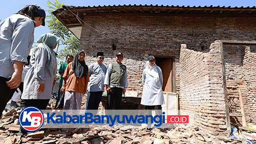 Datangi Korban Gempa, Bupati Ipuk Siapkan Bantuan Perbaikan Rumah Warga Terdampak