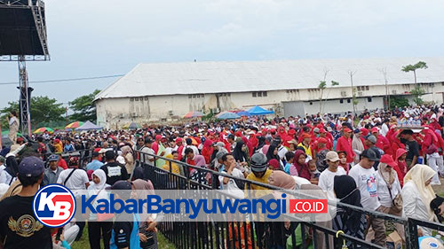 Ribuan Warga Ikut Jalan Sehat HUT ke-17 Partai Gerindra di Pantai Marina Boom Banyuwangi