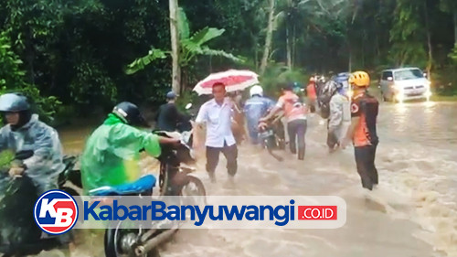 Terendam Banjir dan Terhalang Pohon Tumbang, Jalur TWA Kawah Ijen Tersendat